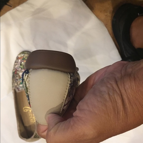 New. Aerosols stitchn Turn embroider  shoes. - Picture 5 of 8